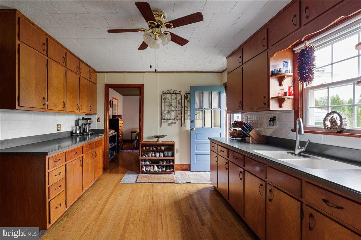 303 Lee Street photo 7