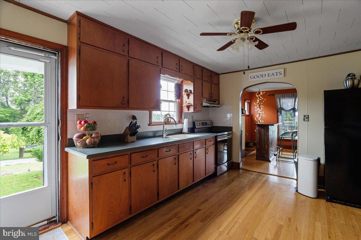 303 Lee Street photo 8