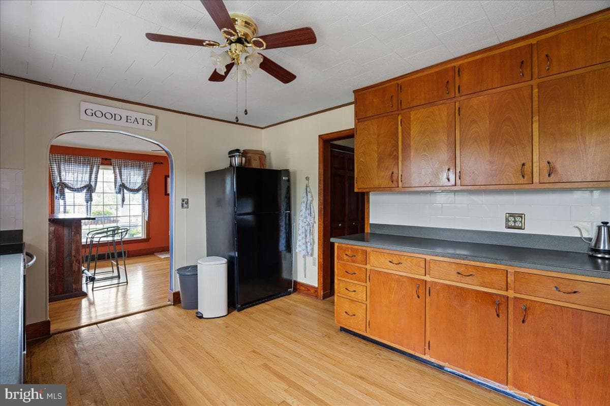 303 Lee Street photo 9