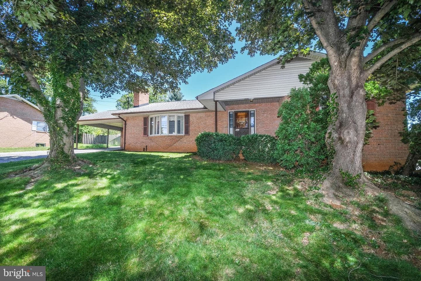 731 E Stonewall Drive photo 2