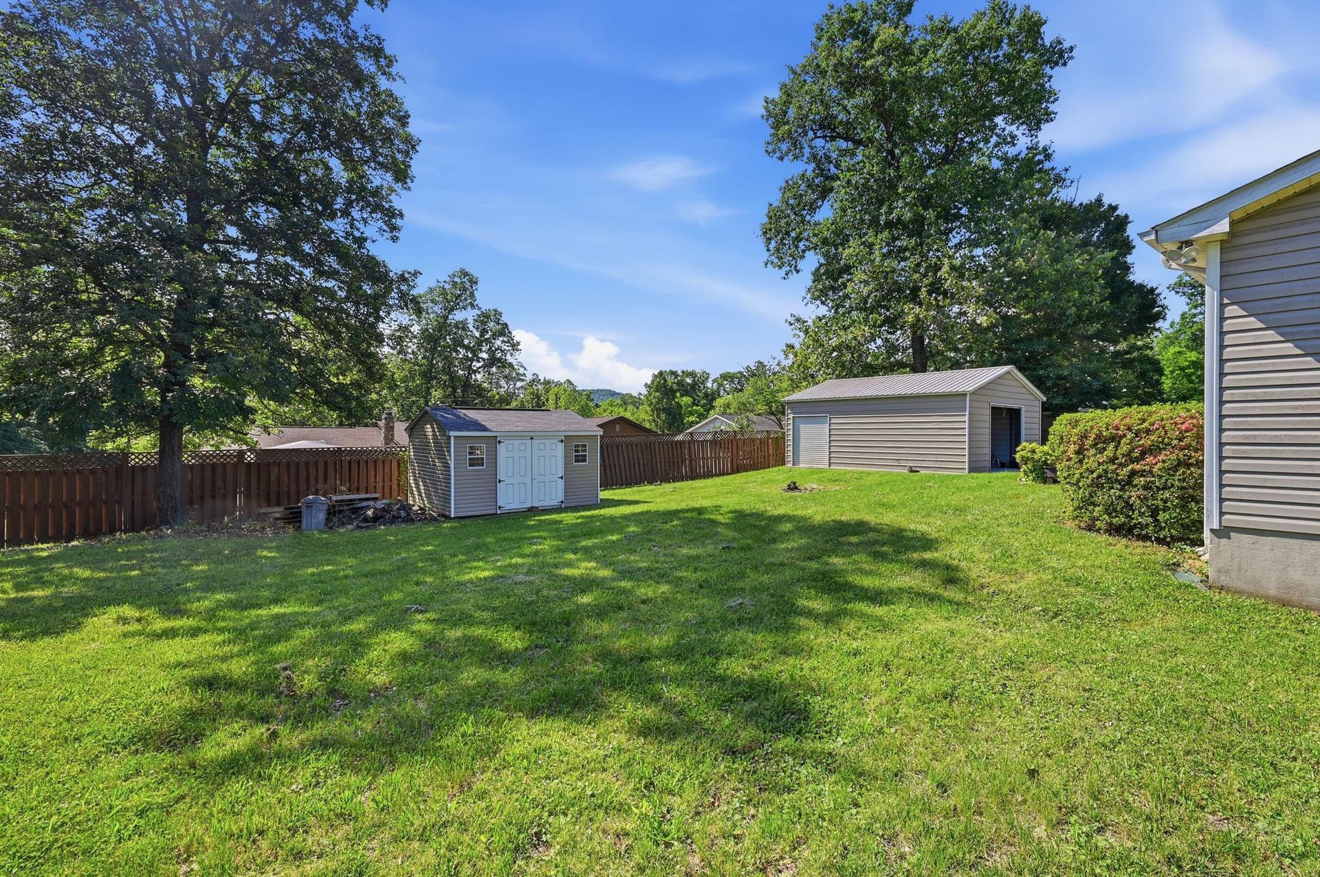 686 Rollason Drive photo 22