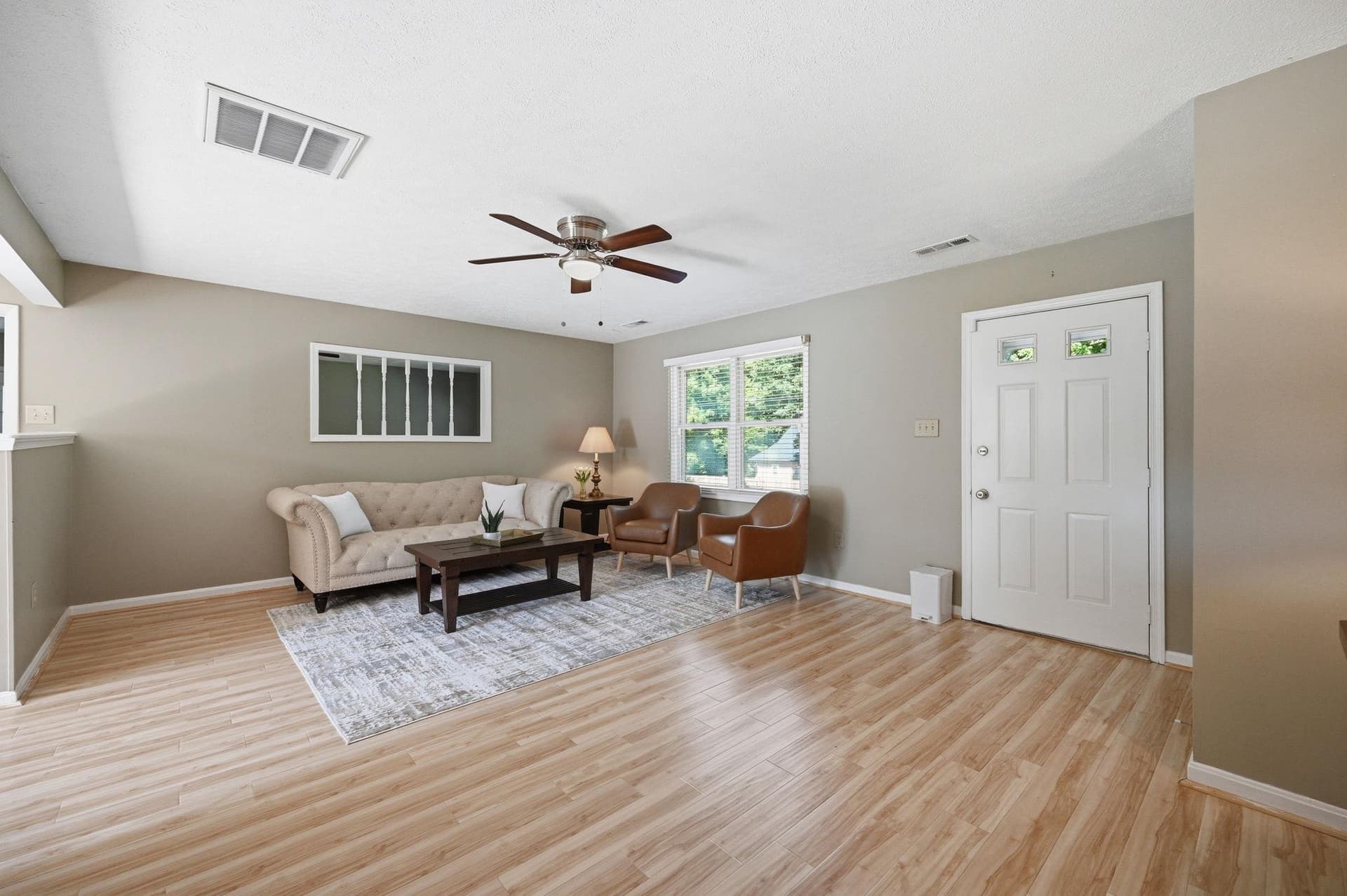 686 Rollason Drive photo 3