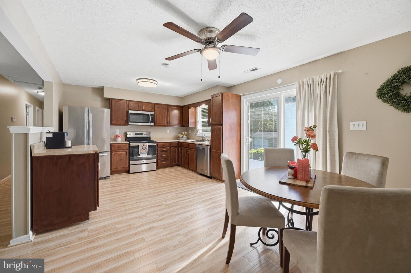 686 Rollason Drive photo 8