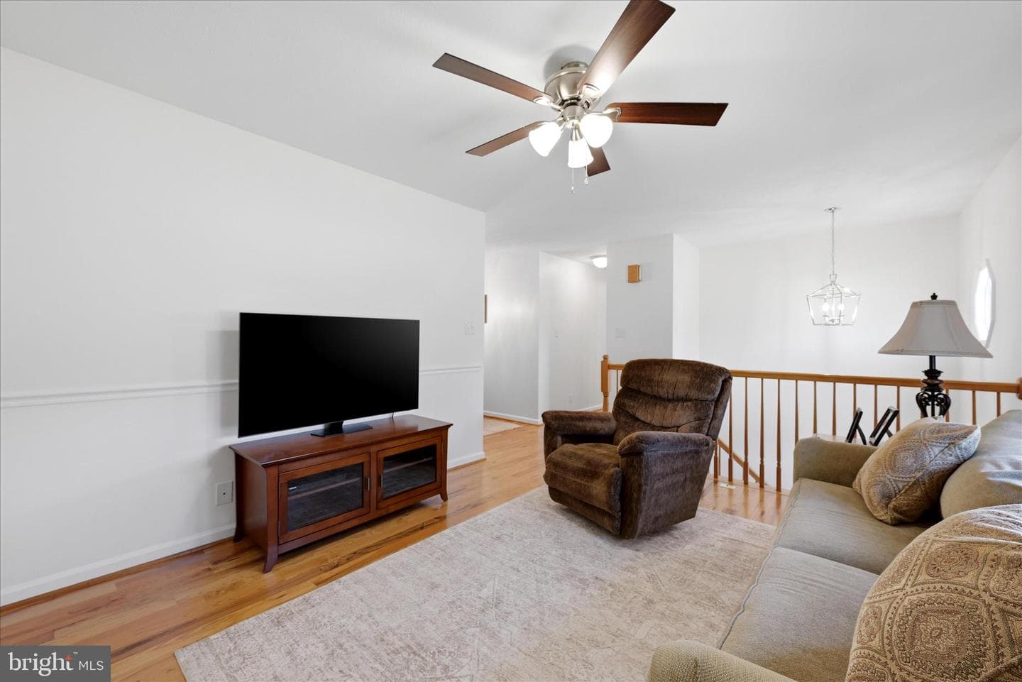 389 W Duck St photo 3