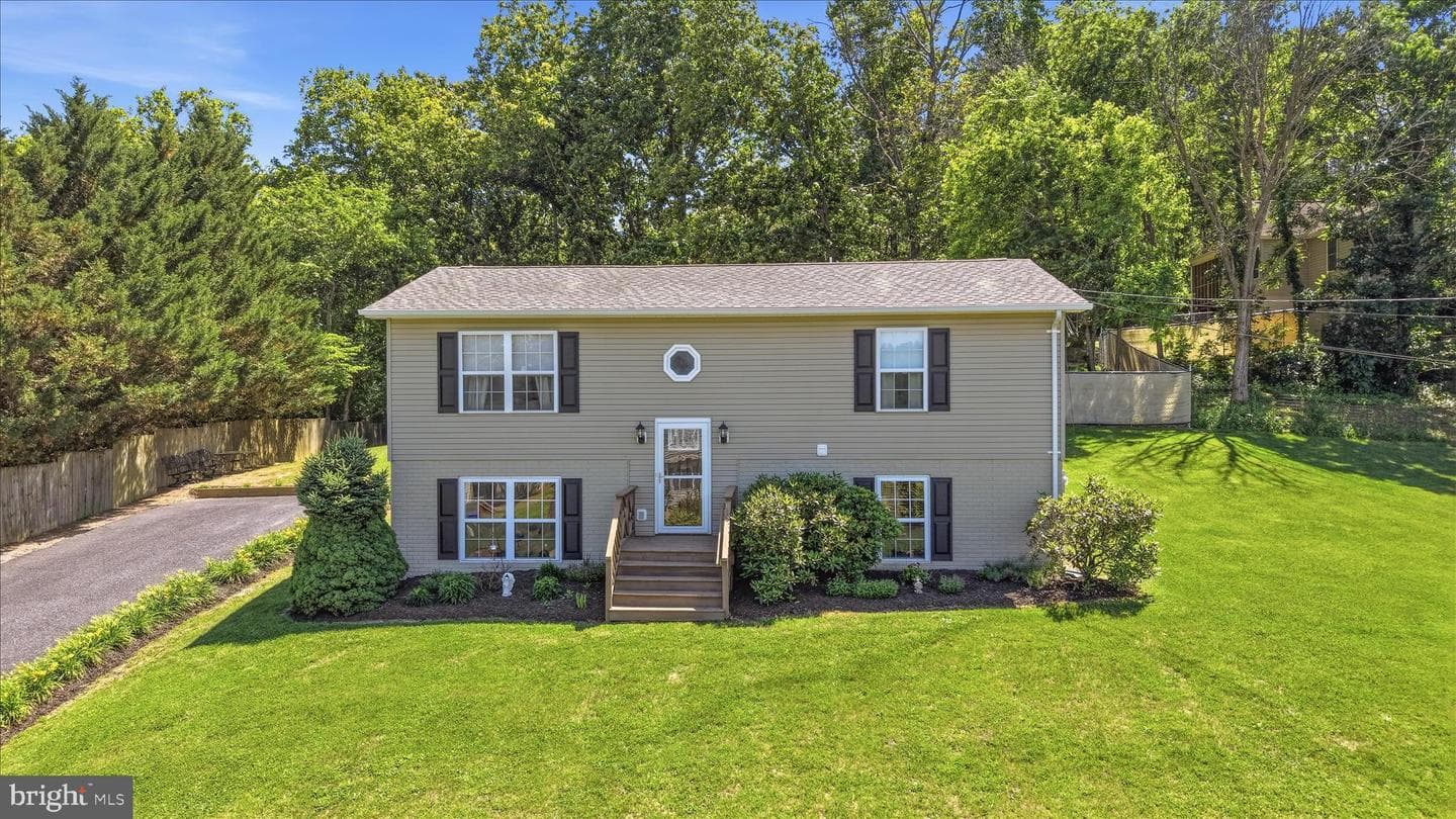 389 W Duck St photo 32