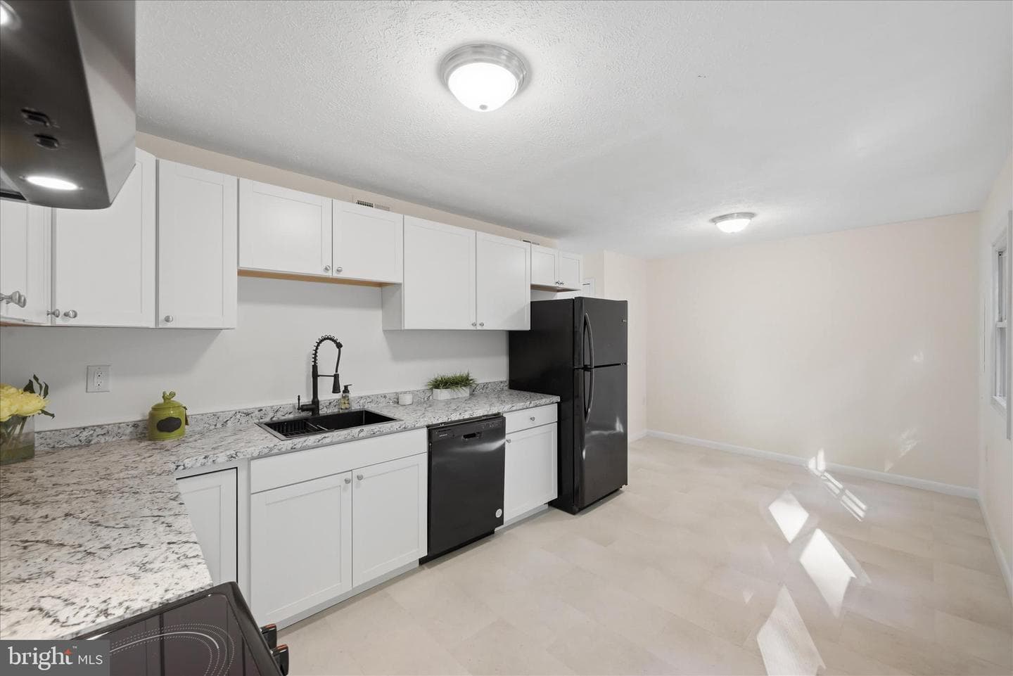 406 Viscose Avenue photo 3