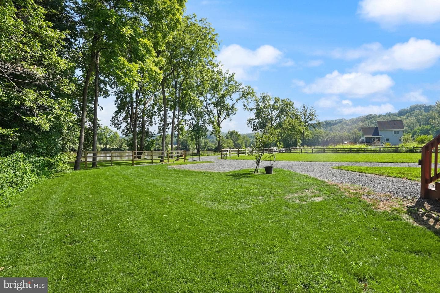 735 Sunset Village Road photo 4