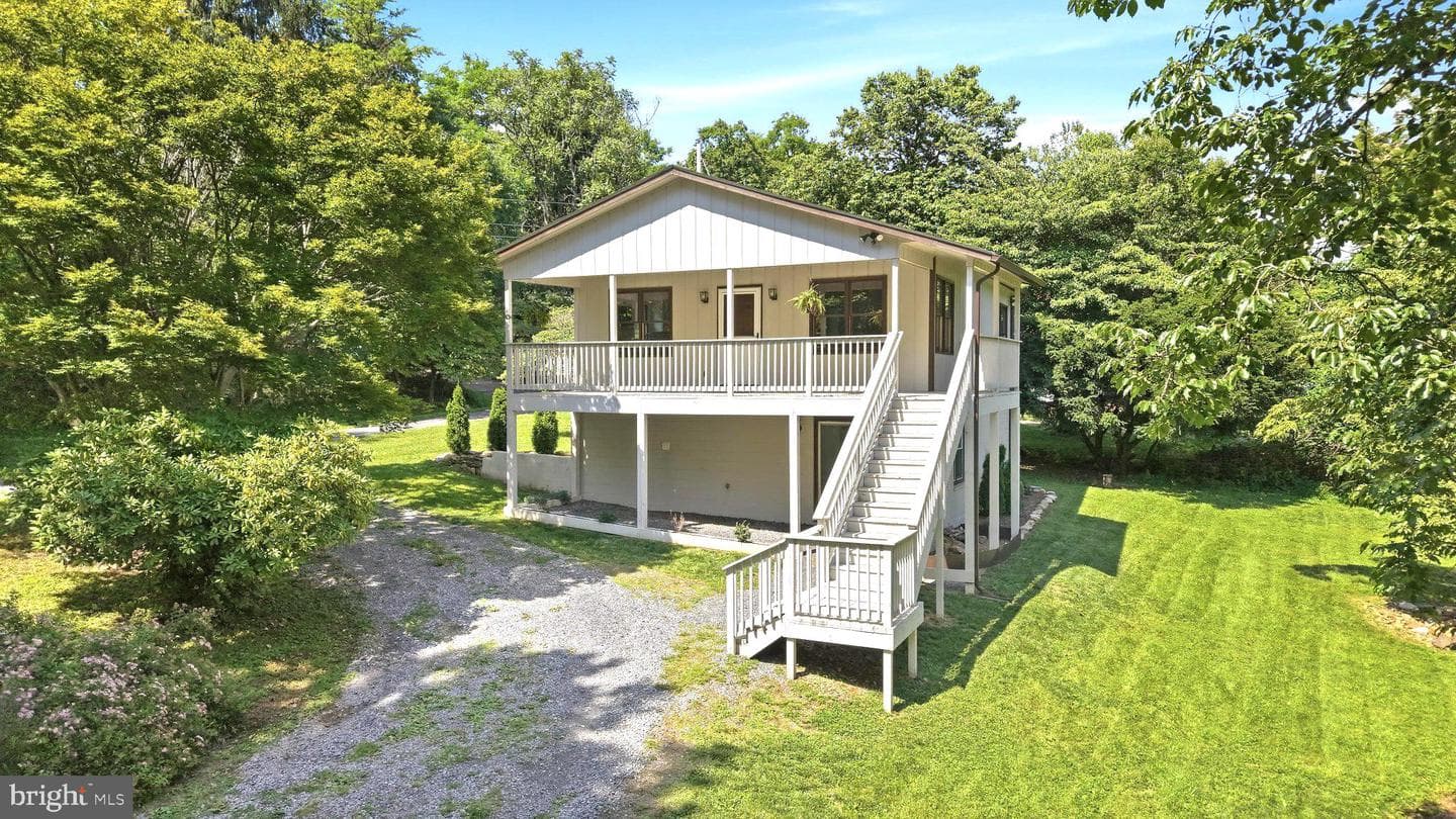 28 Worlds End Lane, Linden