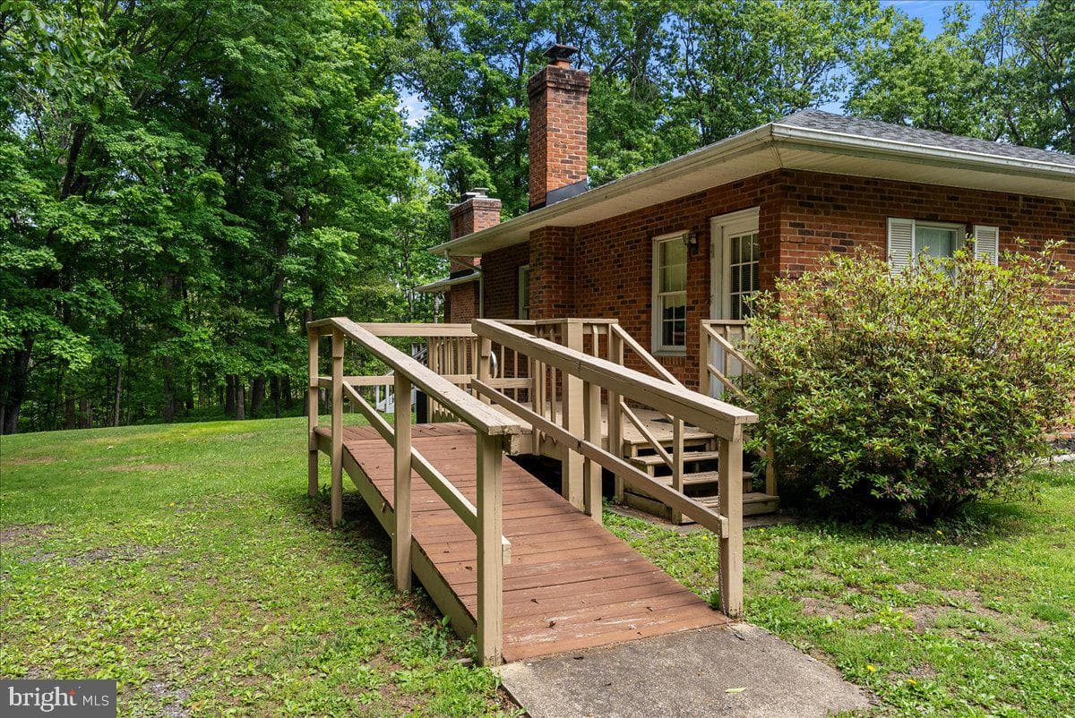 298 Mcdaniel Lane photo 3
