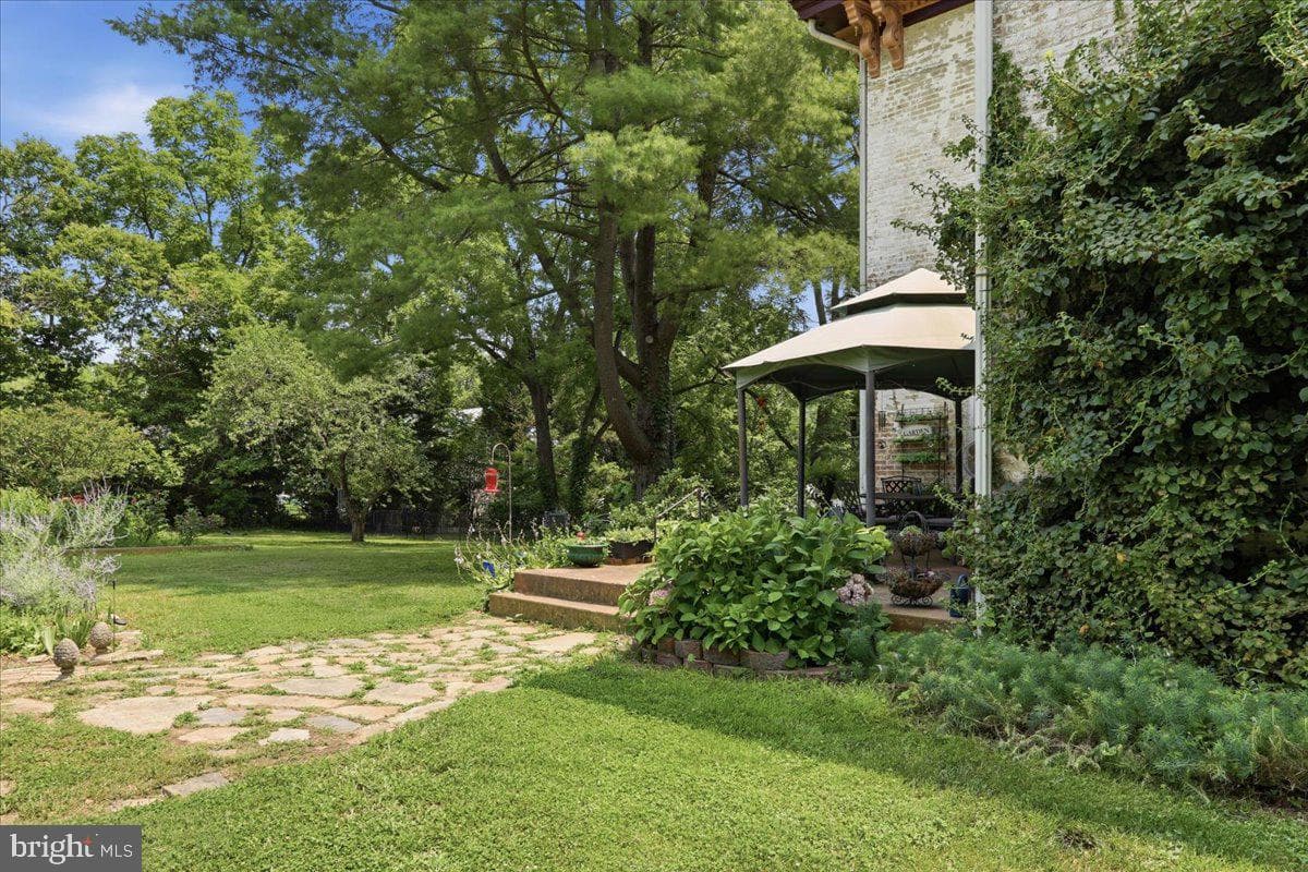 236 Riverside Drive photo 55