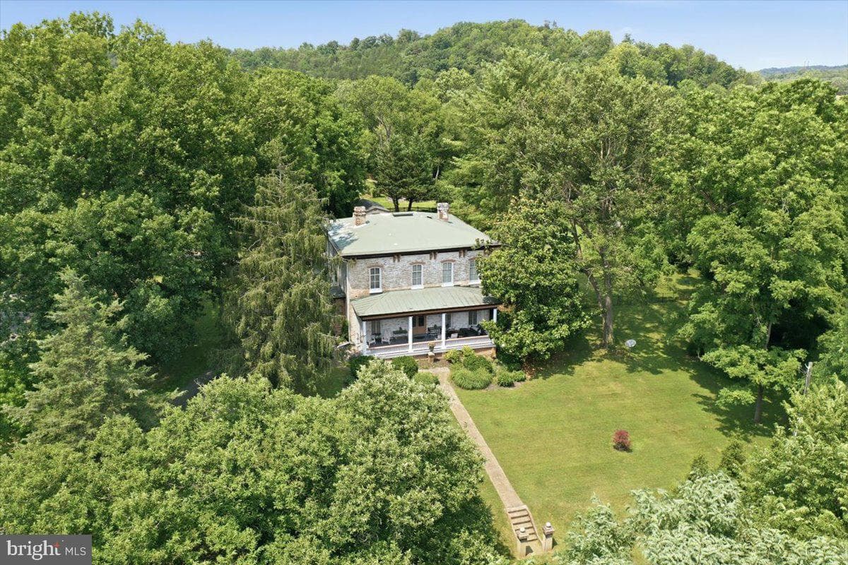 236 Riverside Drive photo 60