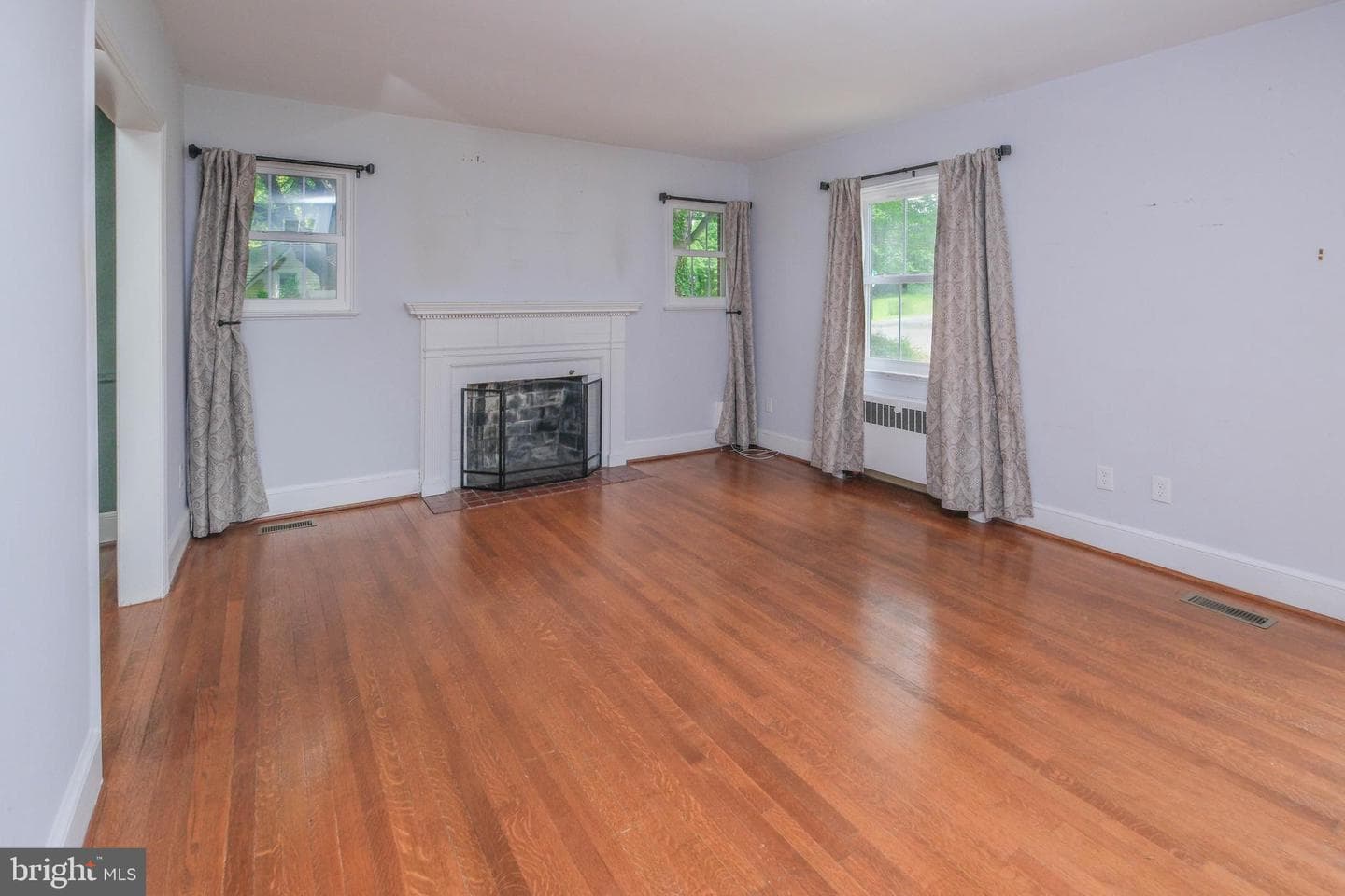 208 Salem Avenue photo 8
