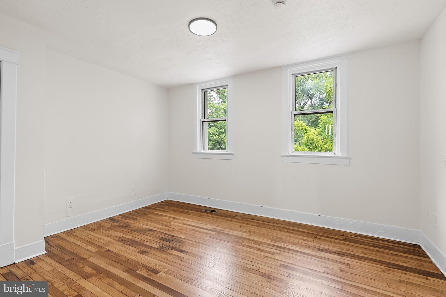 1101 Royal Avenue N photo 40