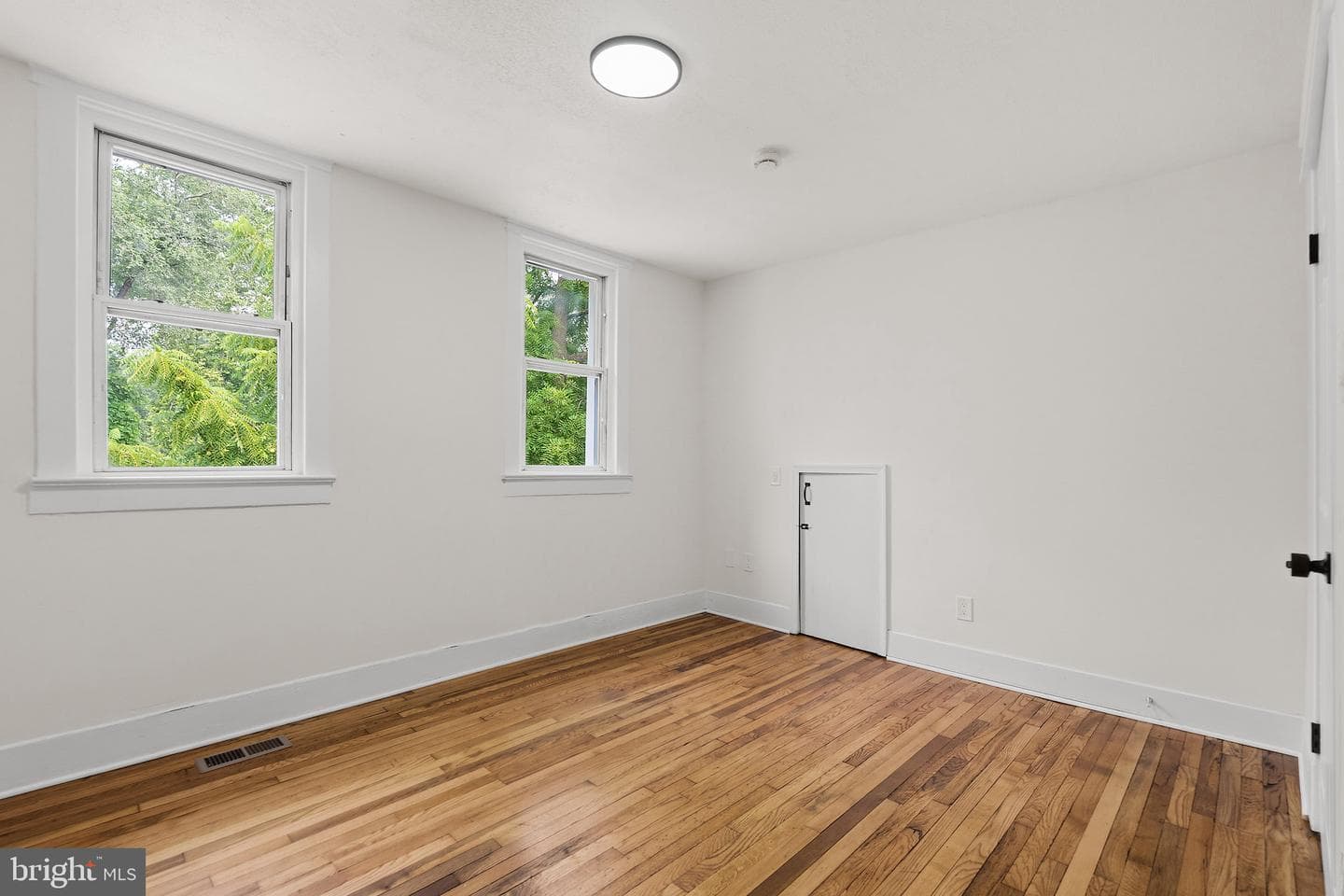 1101 Royal Avenue N photo 42