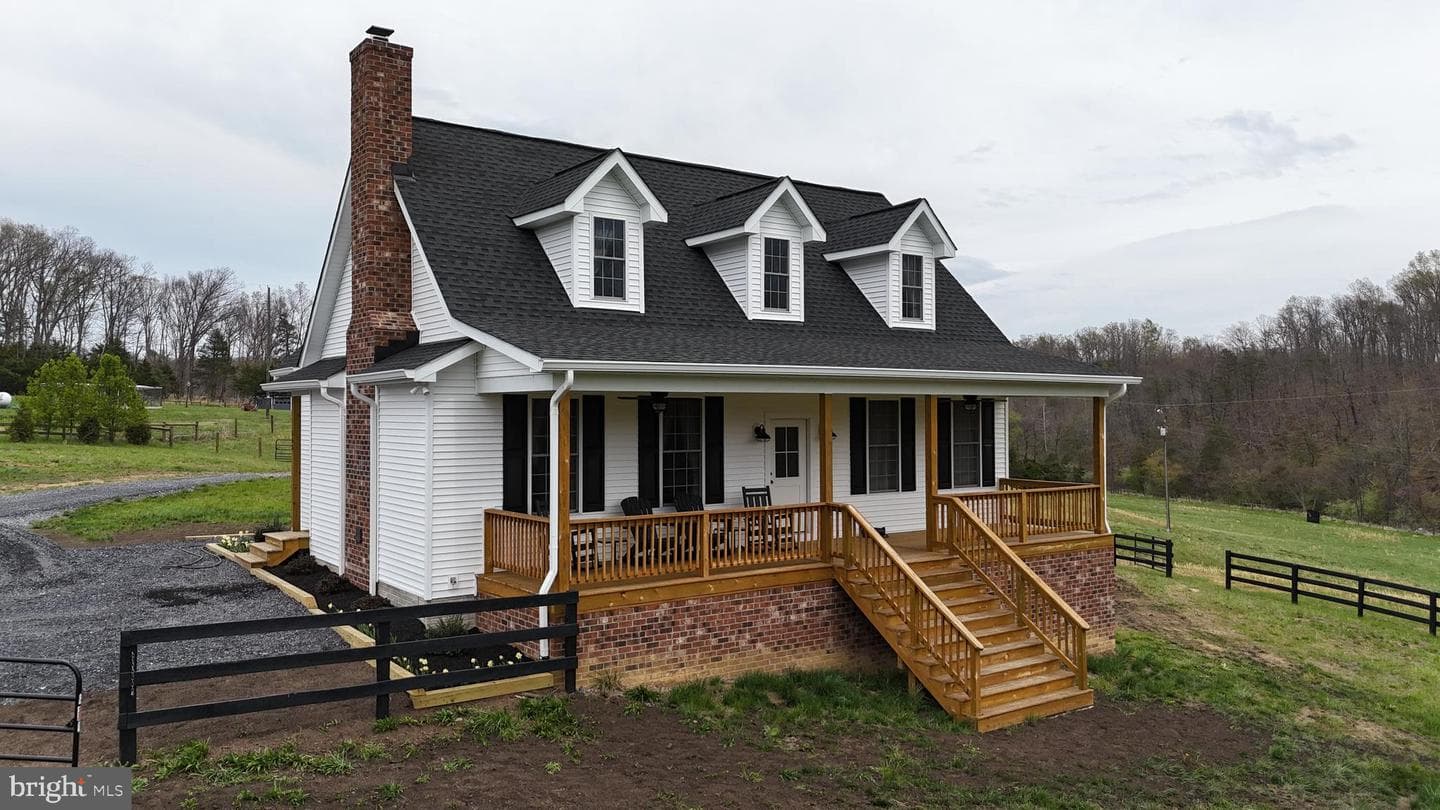 565 Ridgeway Road photo 1