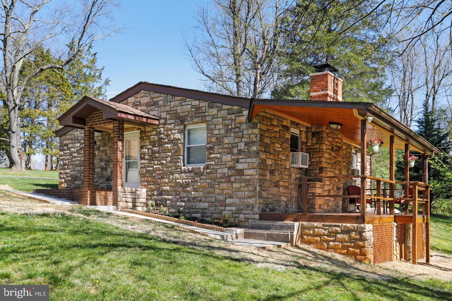 600 Mountain View Drive photo 1