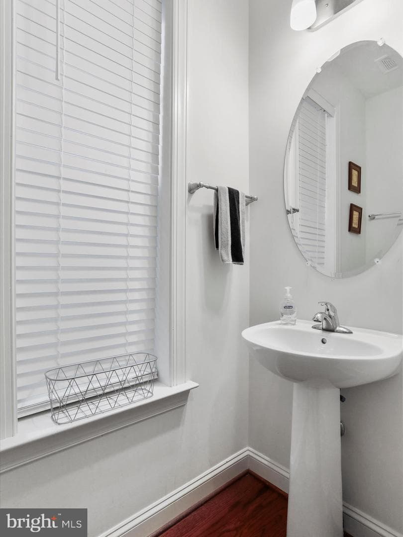 116 Strathmore Way E photo 32