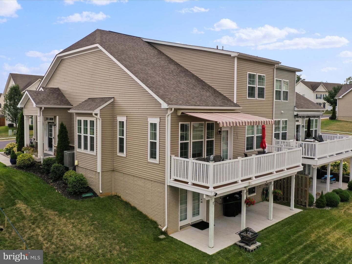 116 Strathmore Way E photo 4
