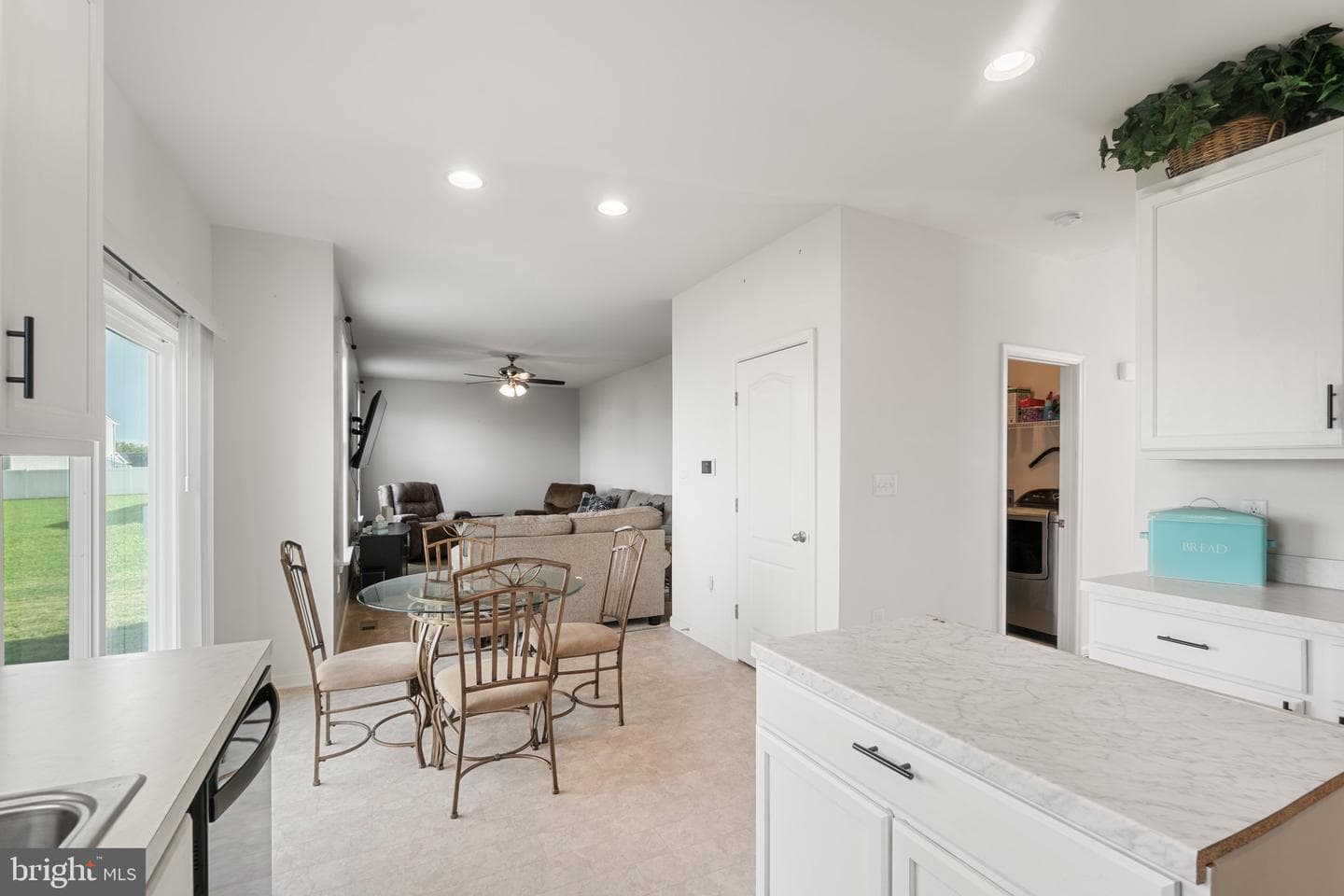 846 Calvert Circle photo 17