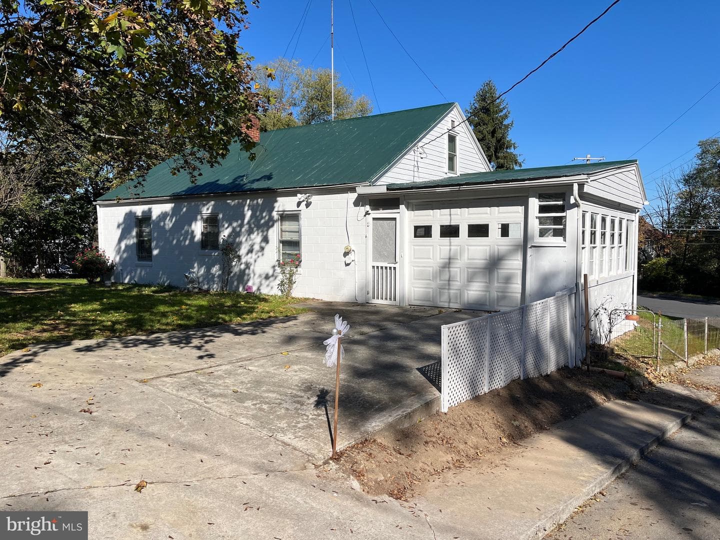 100 Fairfax Street photo 28