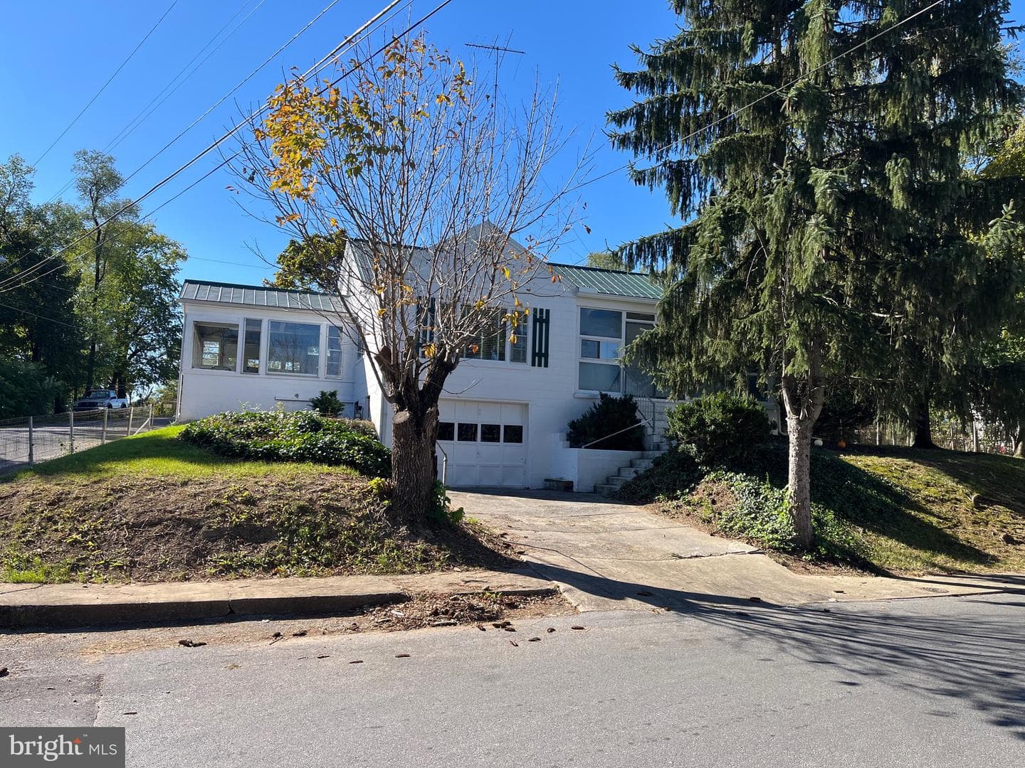 100 Fairfax Street photo 36