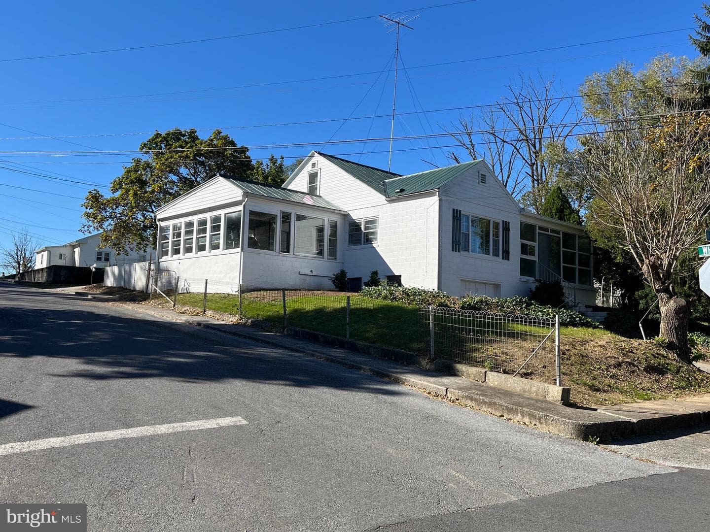 100 Fairfax Street photo 37