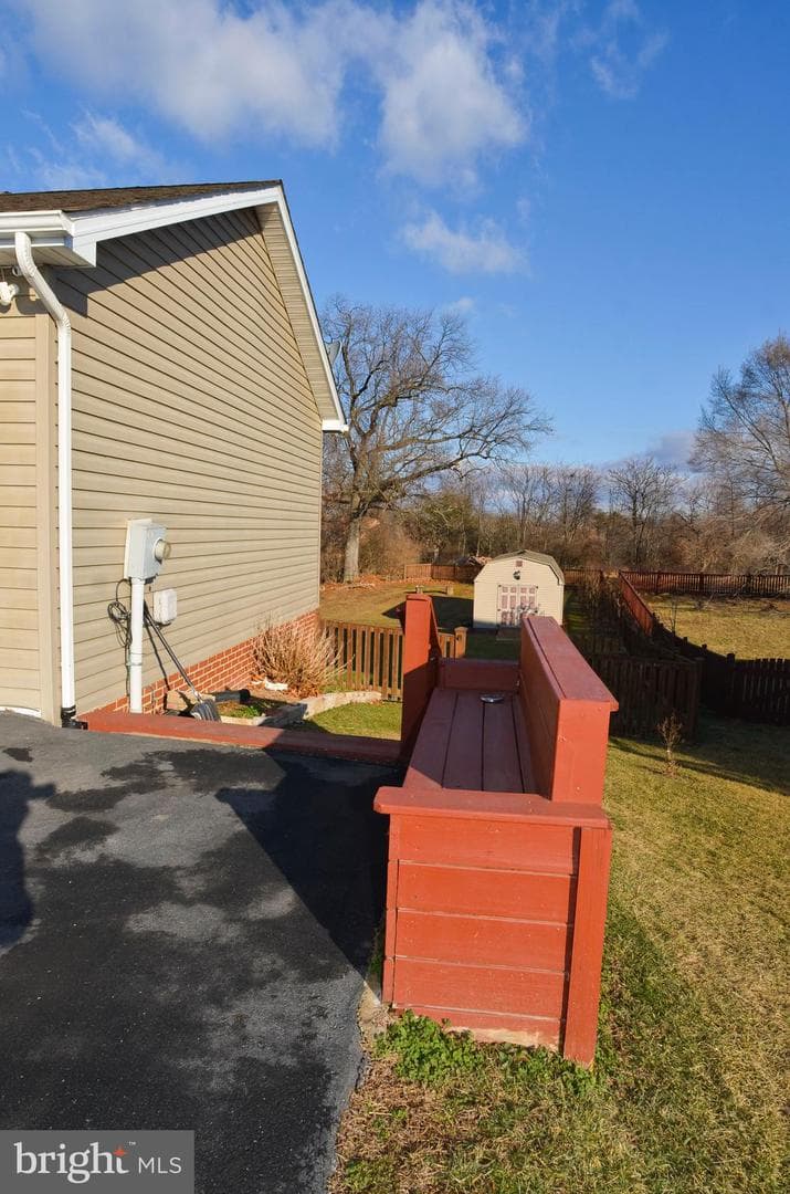 786 Ives Street photo 31