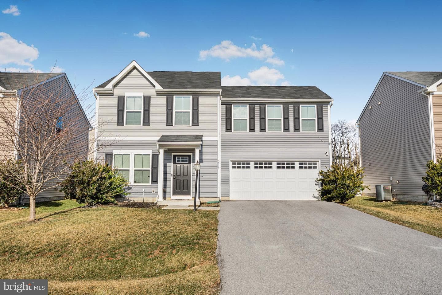 218 Singleton Way photo 1