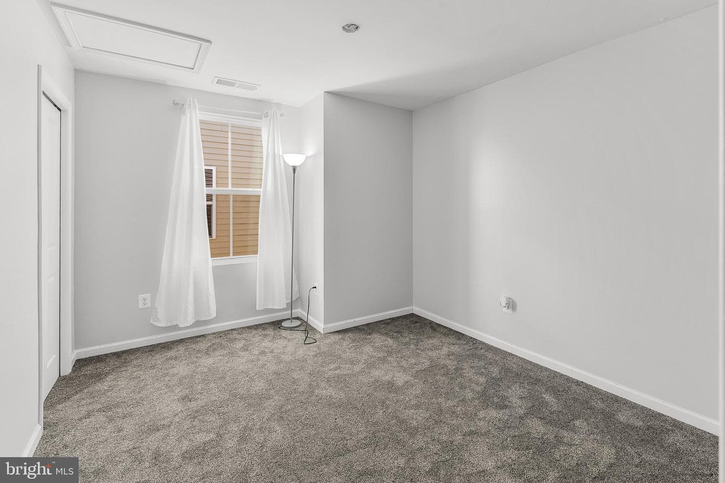 218 Singleton Way photo 15