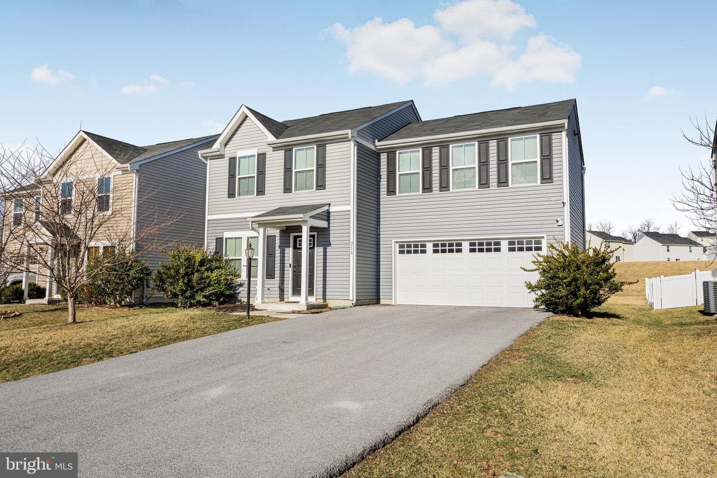 218 Singleton Way photo 2