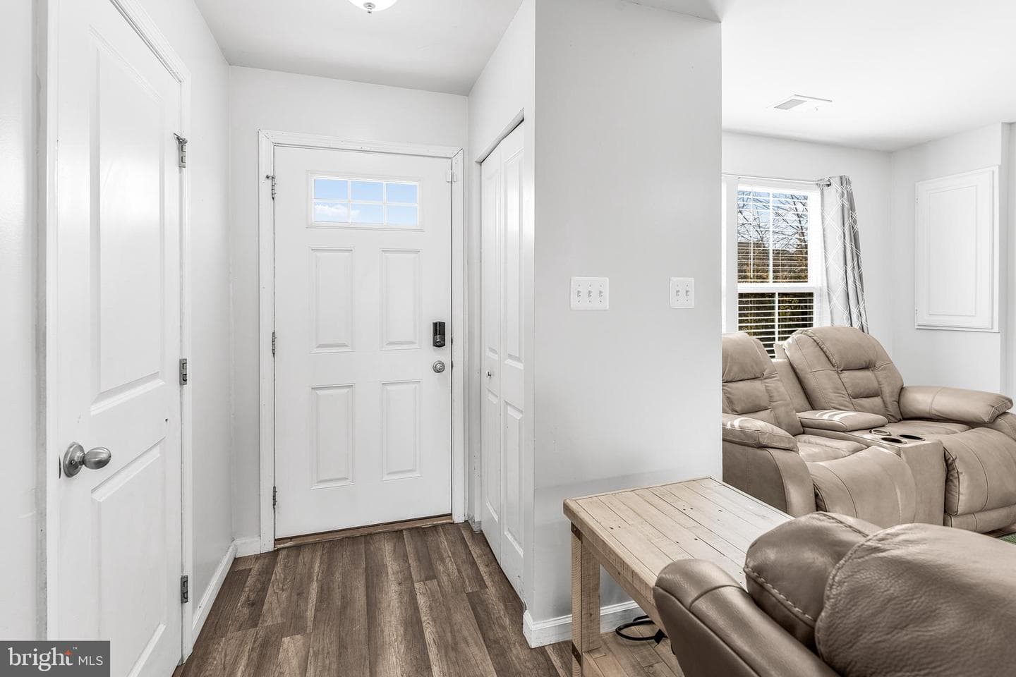 218 Singleton Way photo 3