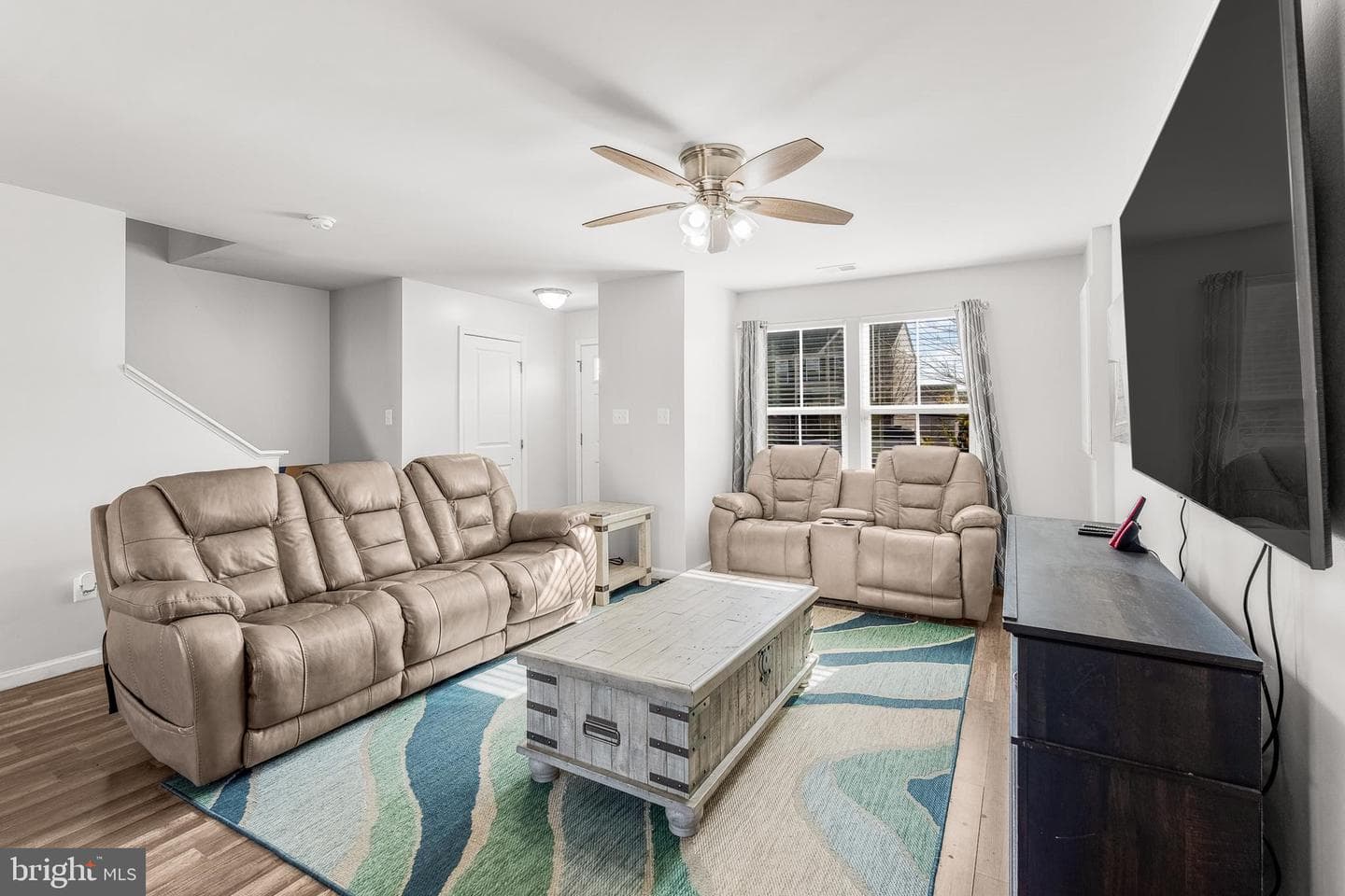 218 Singleton Way photo 4