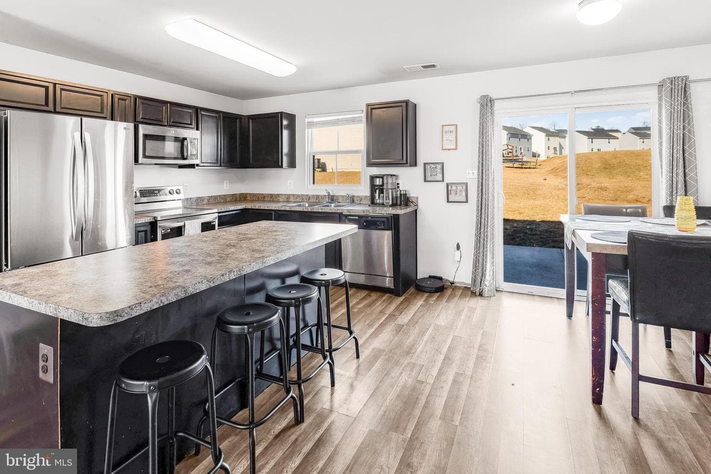 218 Singleton Way photo 7