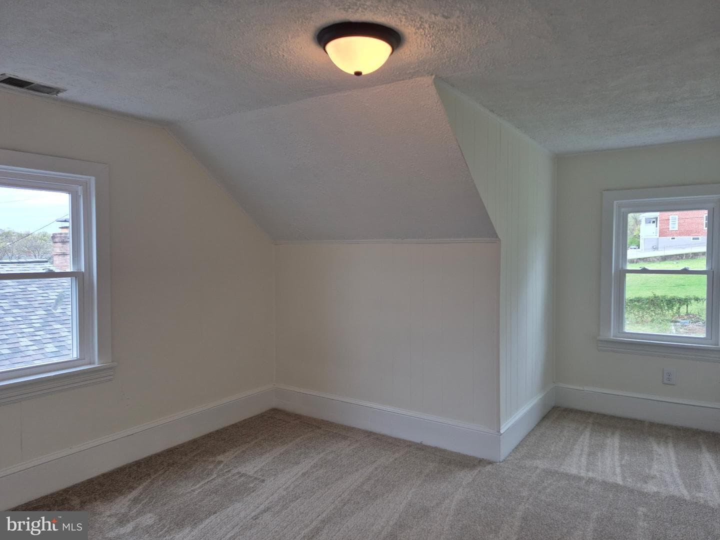 337 E Stephen Street photo 12
