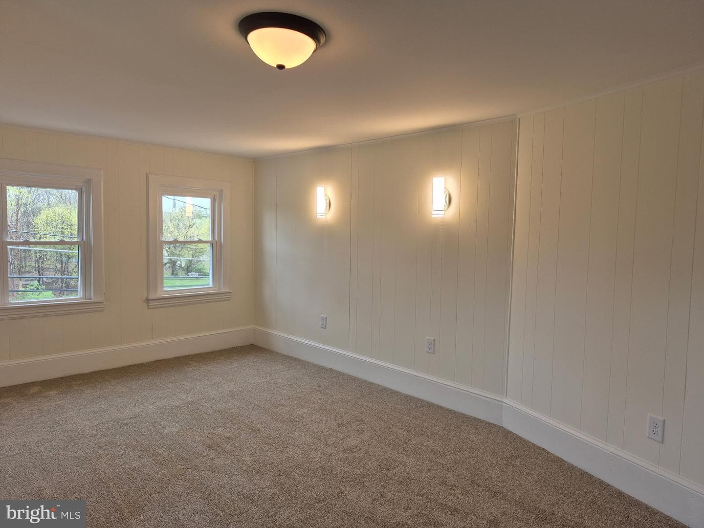 337 E Stephen Street photo 9