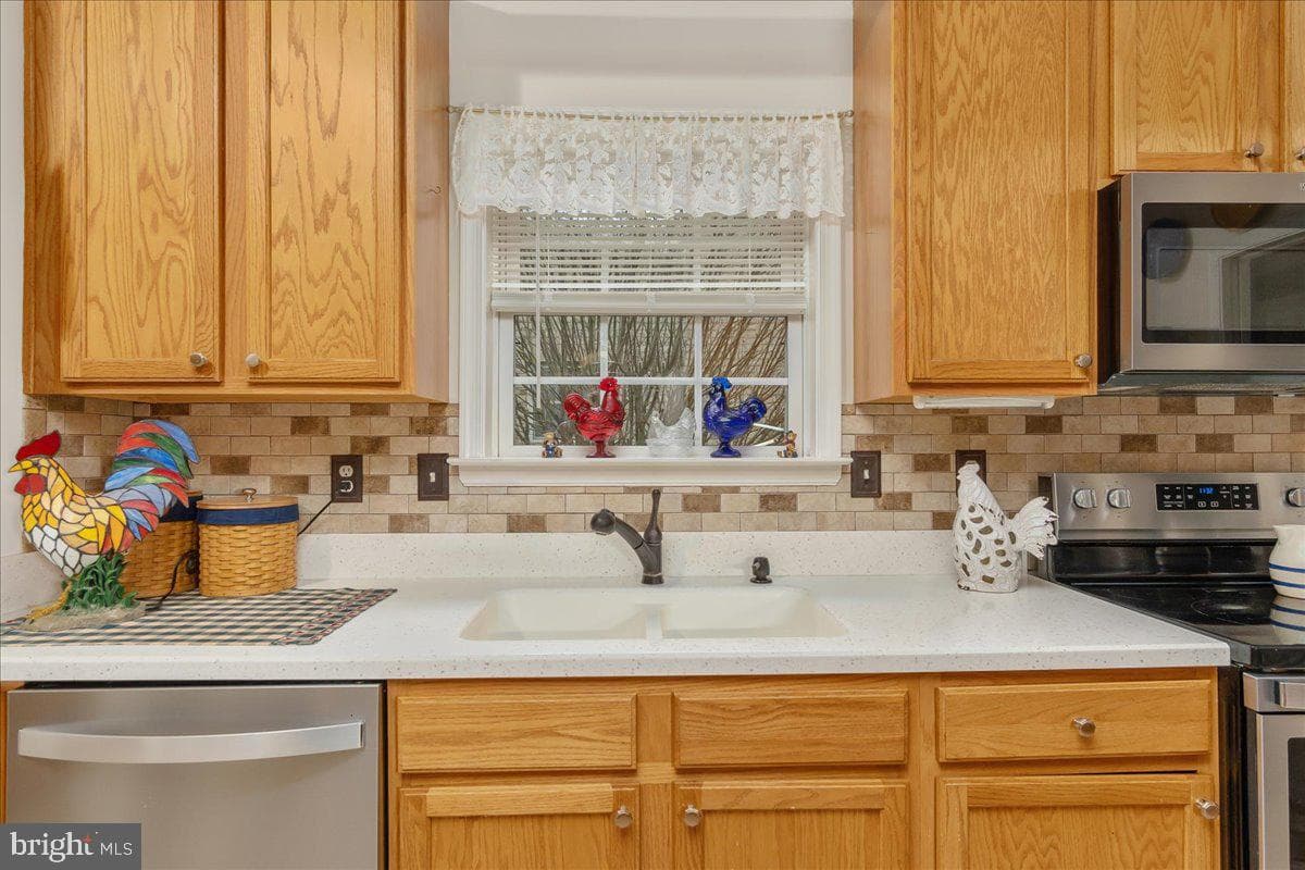 93 Radcliff Lane photo 22