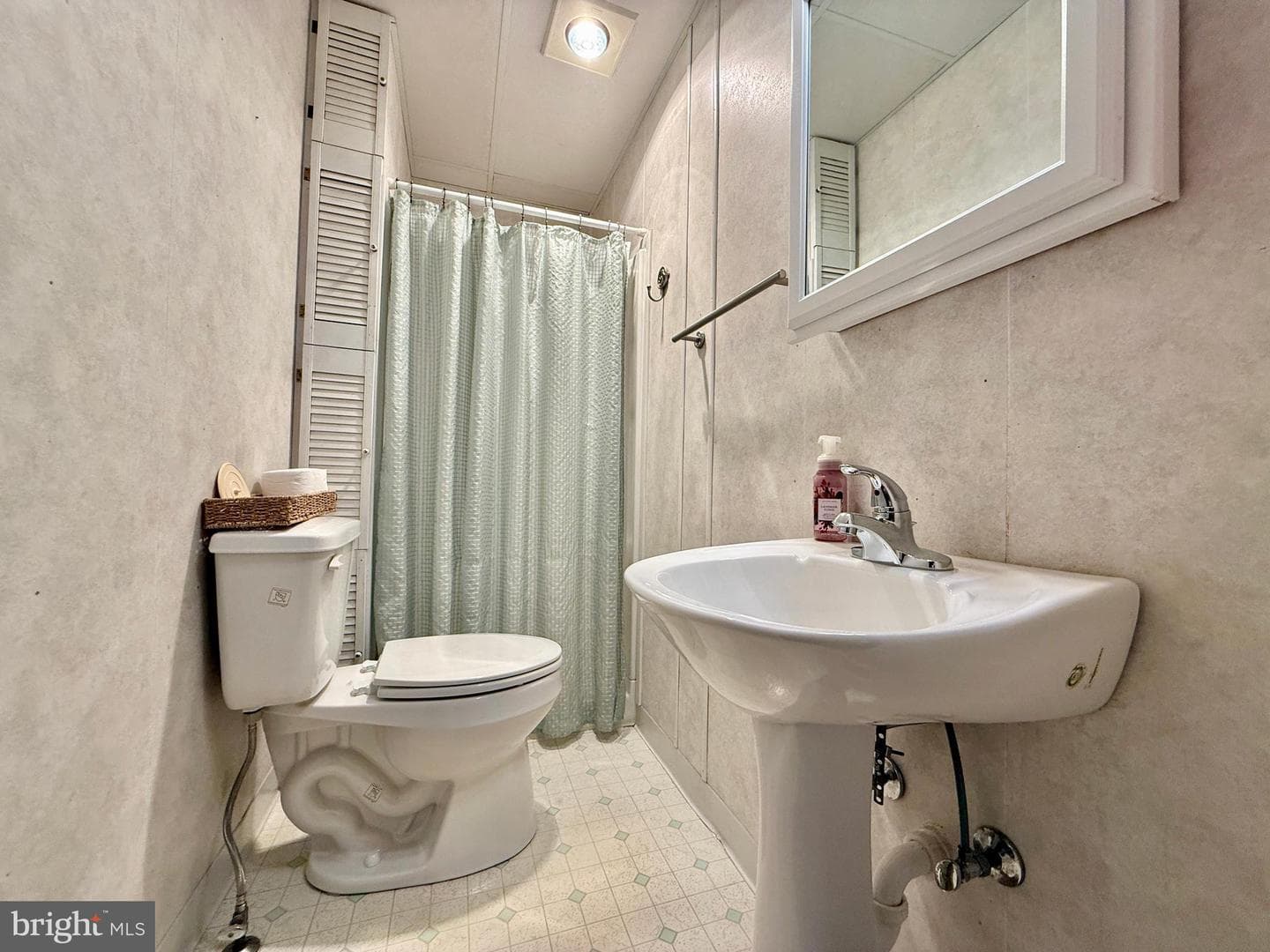 153 Collins Drive photo 57