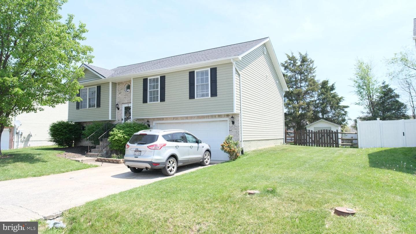 210 Ford Circle photo 2