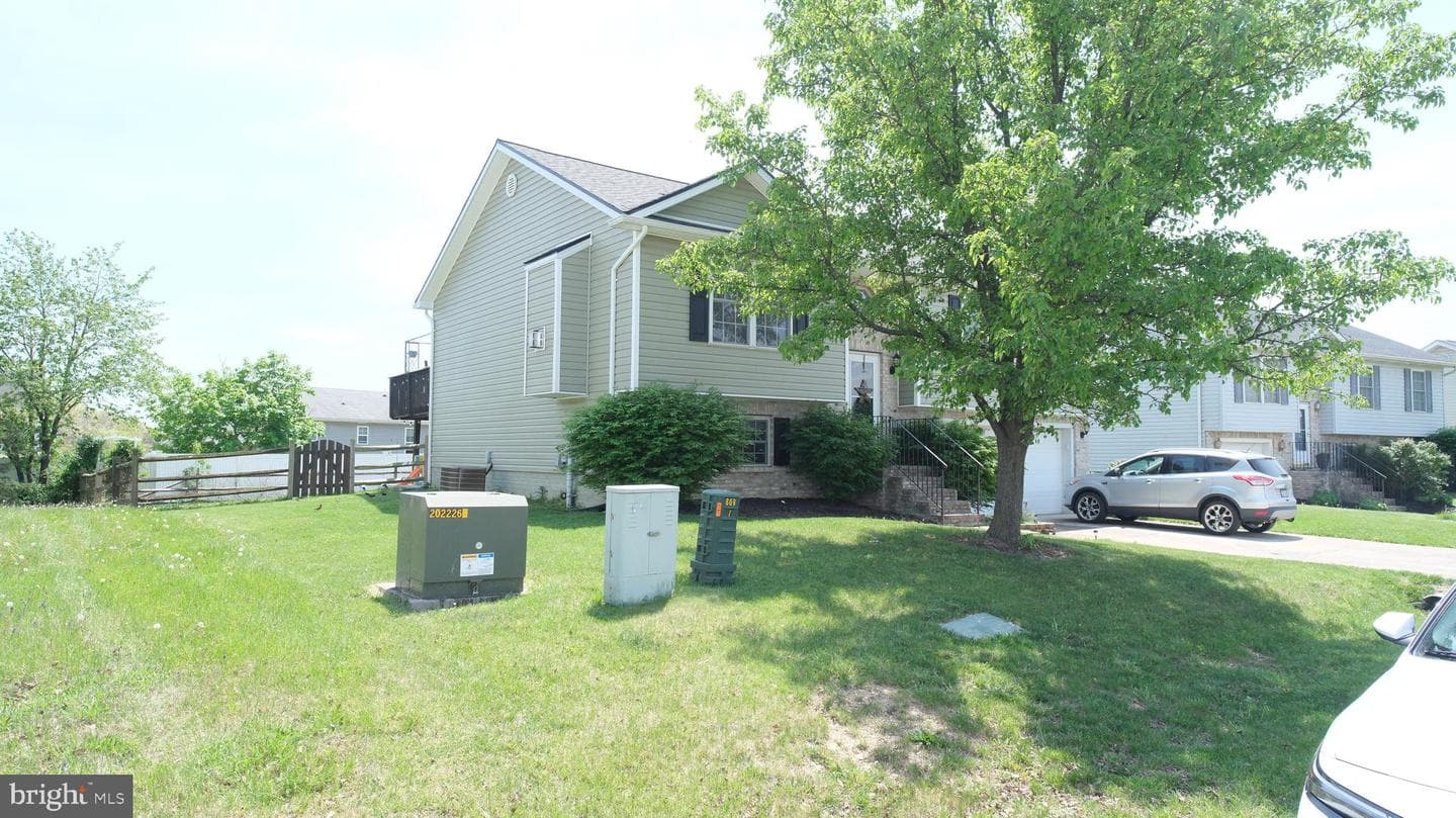 210 Ford Circle photo 3