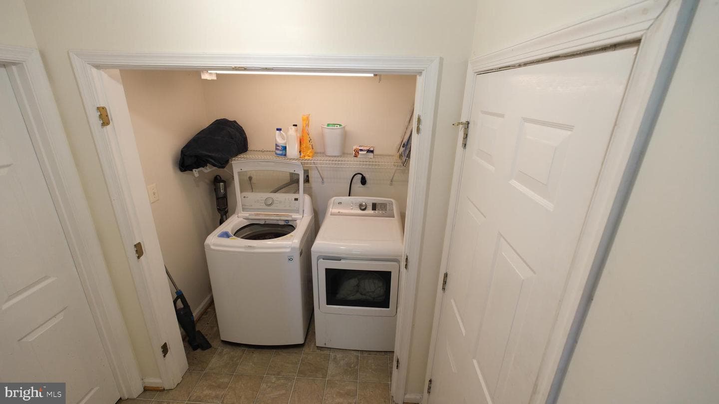 210 Ford Circle photo 33