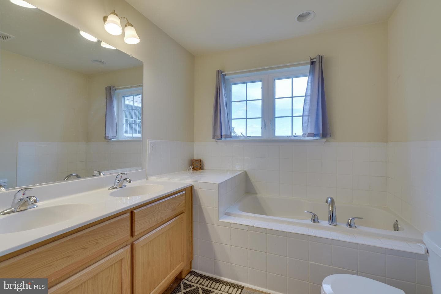 42 Britania Court photo 17