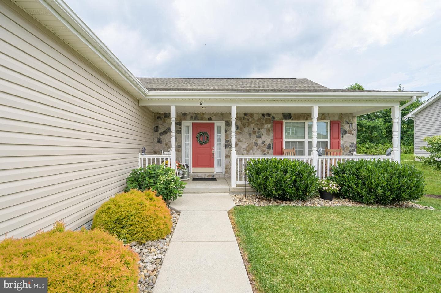 61 Twickenham Drive photo 3