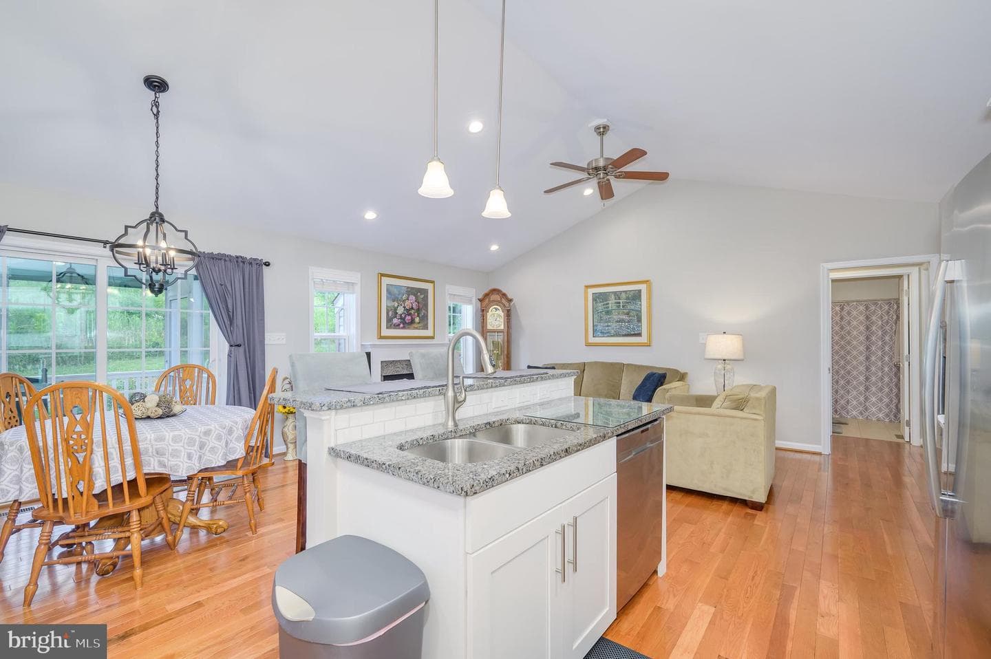61 Twickenham Drive photo 44
