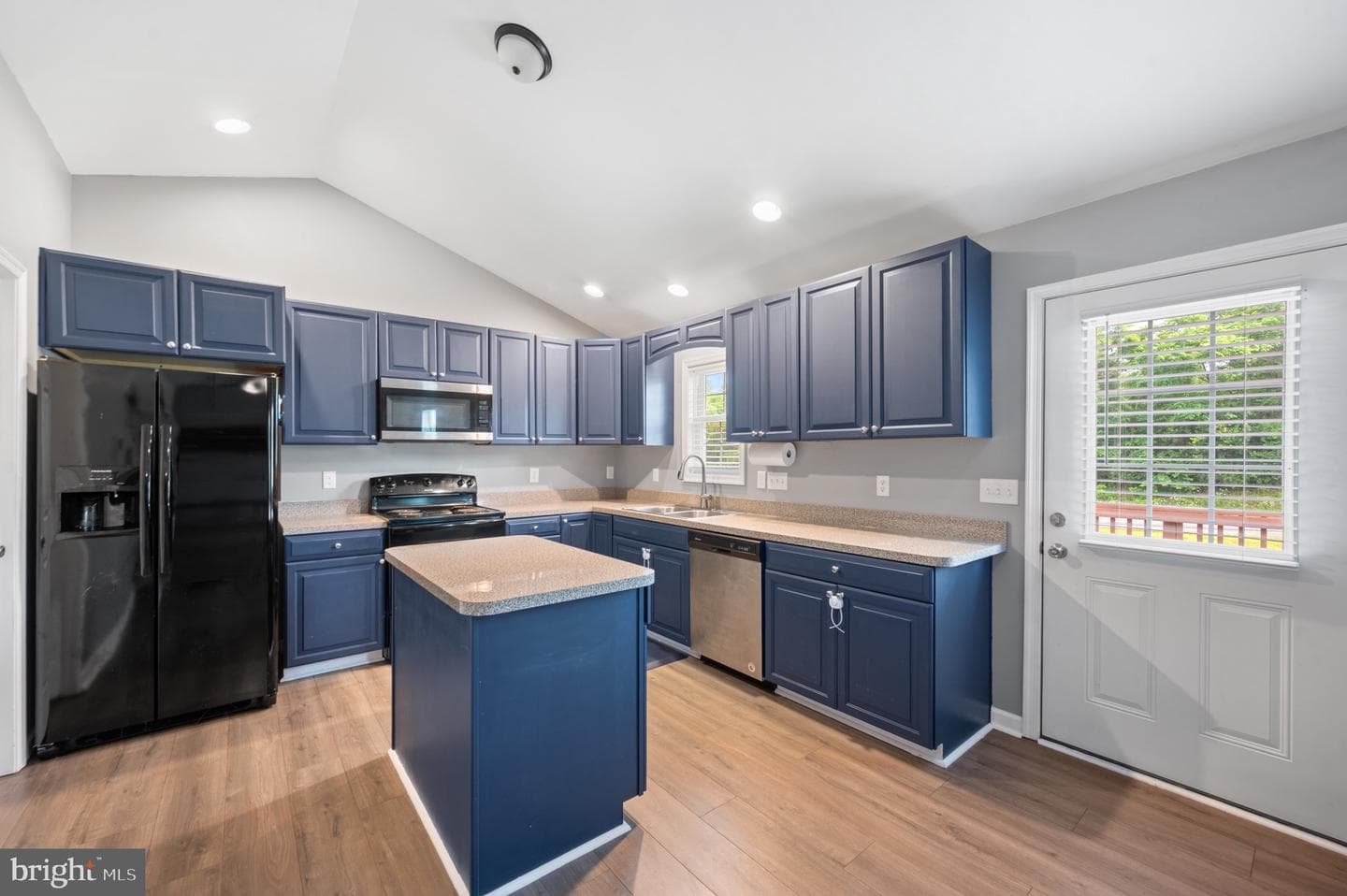494 Ives Street photo 6