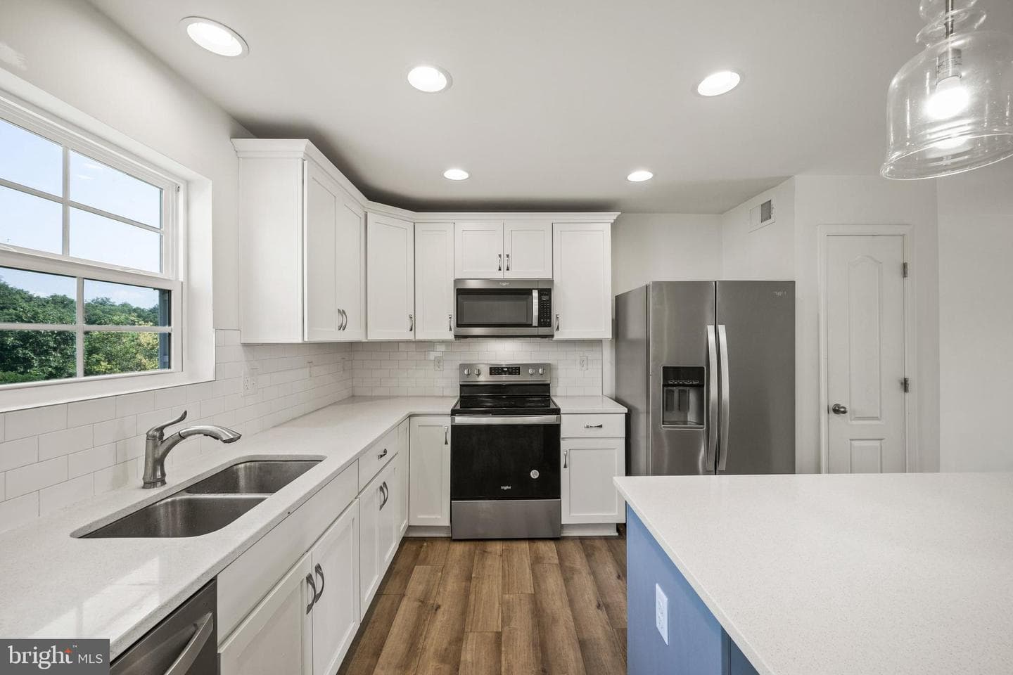 379 Eurasian Drive photo 9
