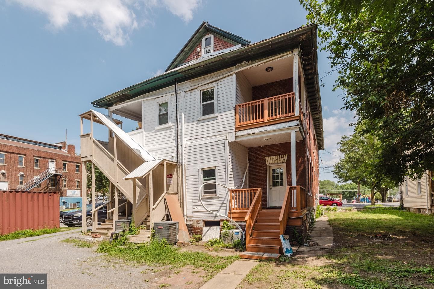 315 S Queen Street photo 36