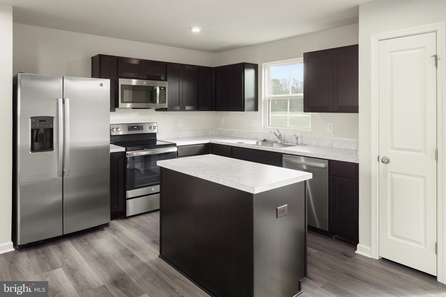192 Mutual Drive photo 4