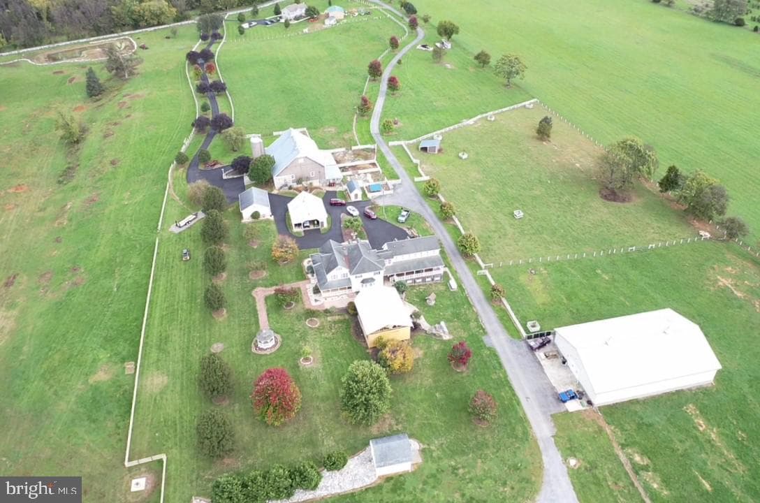 590 Carlyle Road photo 1