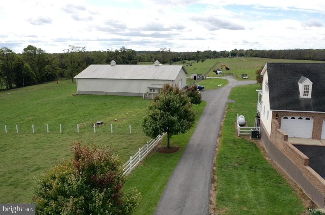 590 Carlyle Road photo 11