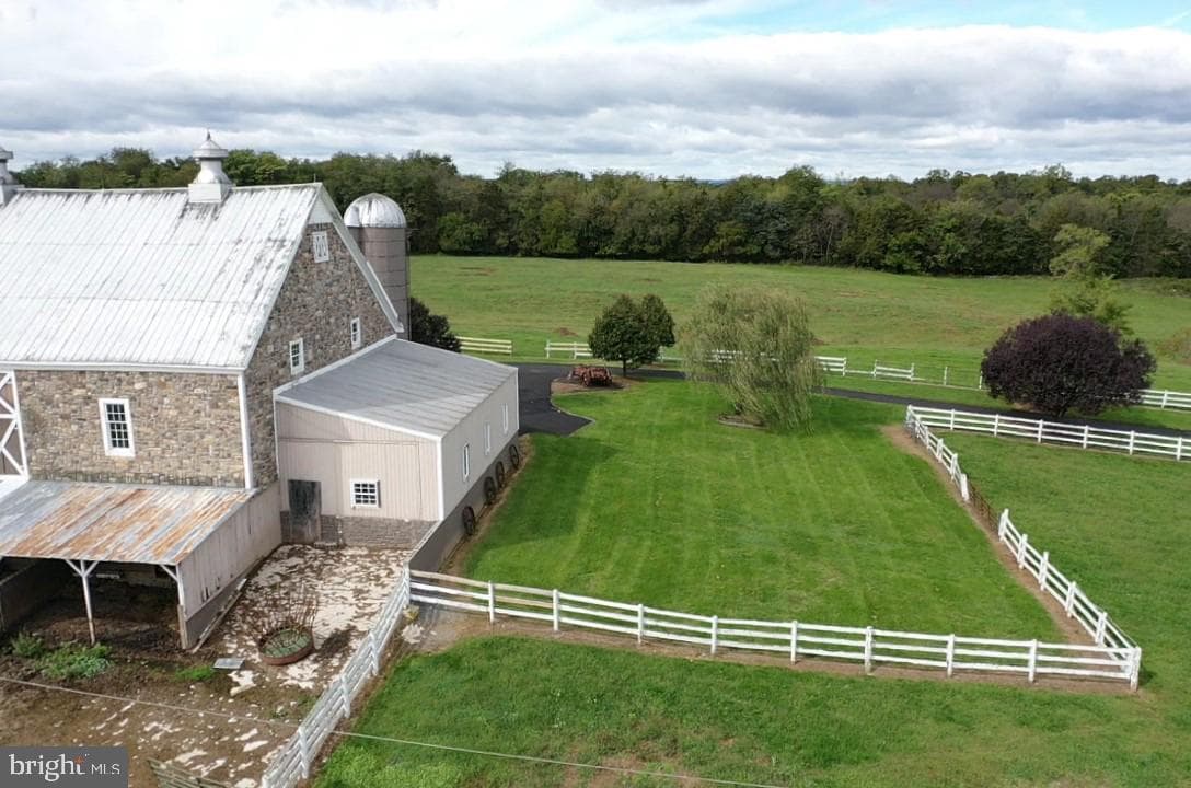 590 Carlyle Road photo 14
